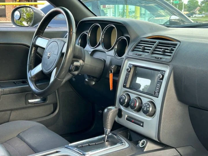 2010 Dodge Challenger 3rd Gen - Image 15 of 20