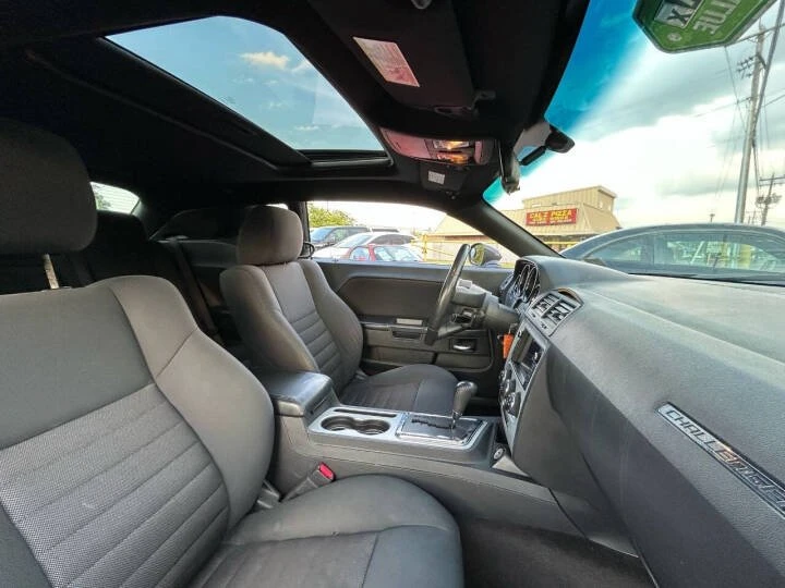 2010 Dodge Challenger 3rd Gen - Image 16 of 20