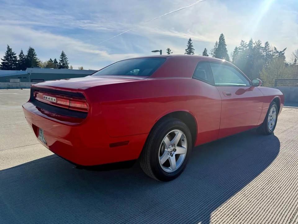 2010 Dodge Challenger 3rd Gen - Image 5 of 11