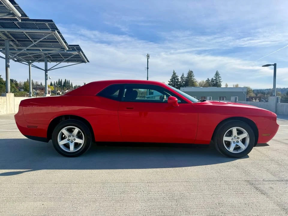 2010 Dodge Challenger 3rd Gen - Image 6 of 11