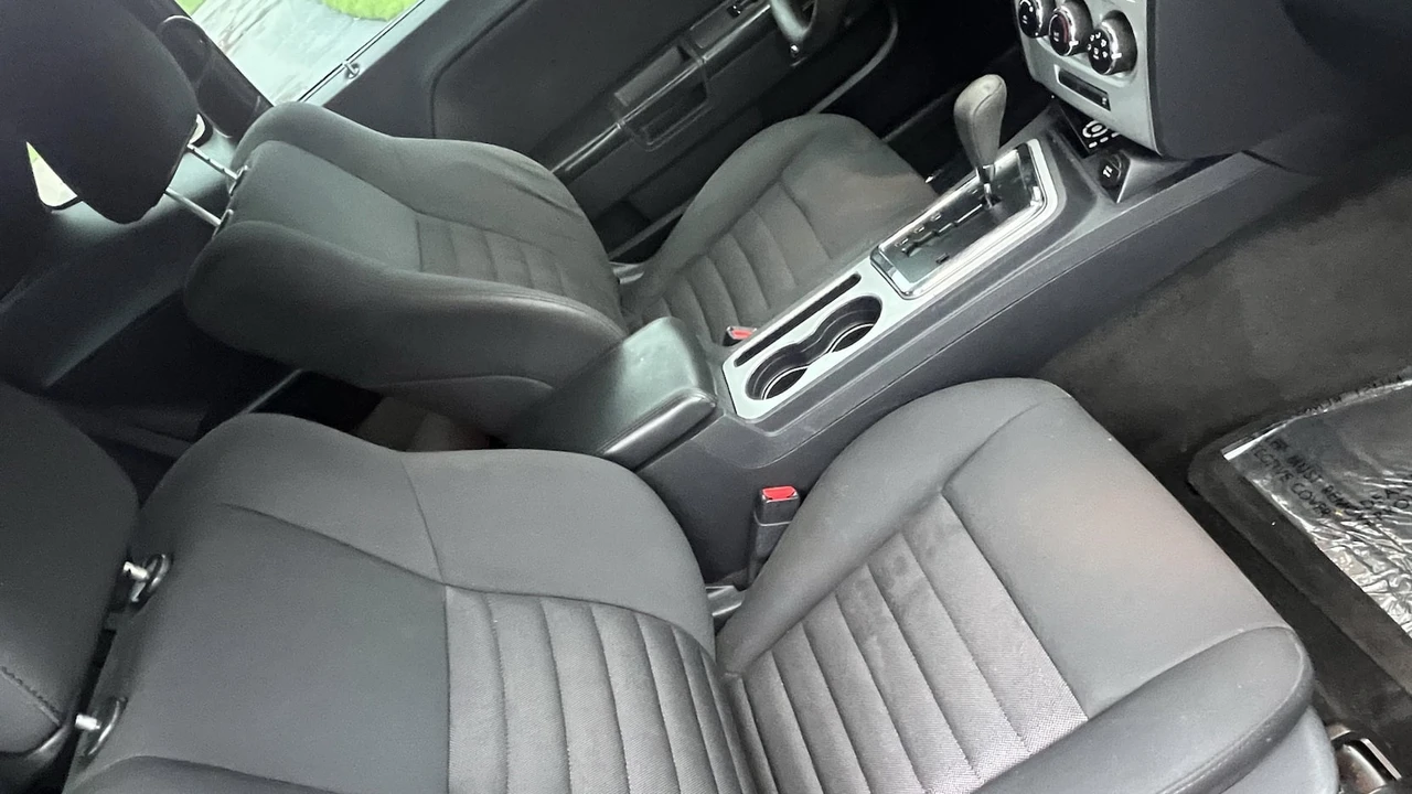 2010 Dodge Challenger 3rd Gen - Image 6 of 25