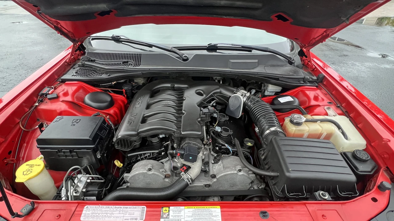 2010 Dodge Challenger 3rd Gen - Image 8 of 25