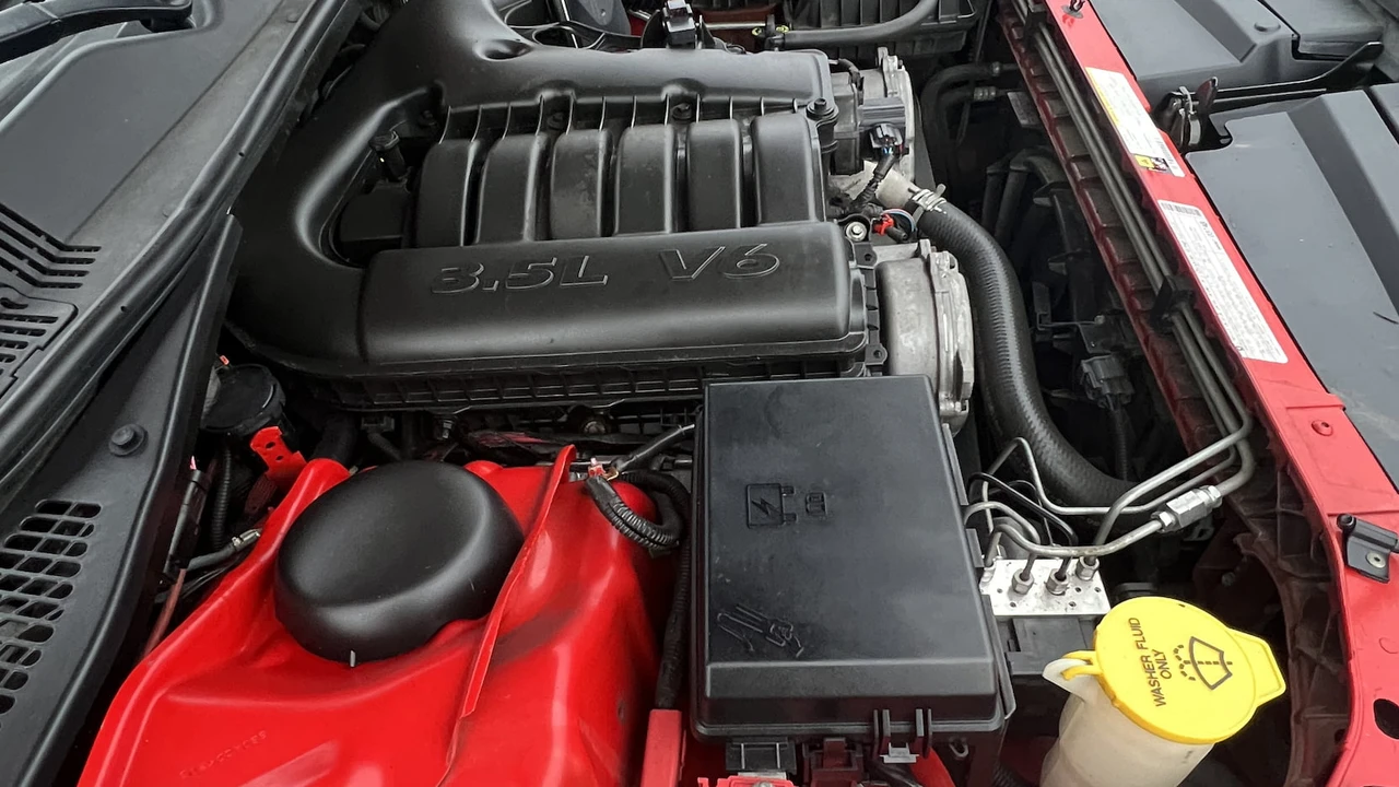 2010 Dodge Challenger 3rd Gen - Image 9 of 25