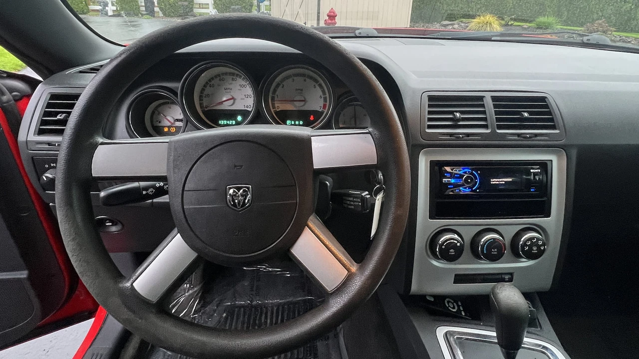 2010 Dodge Challenger 3rd Gen - Image 12 of 25