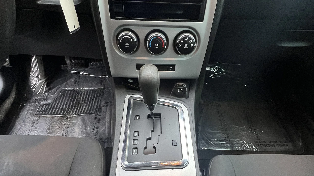 2010 Dodge Challenger 3rd Gen - Image 13 of 25