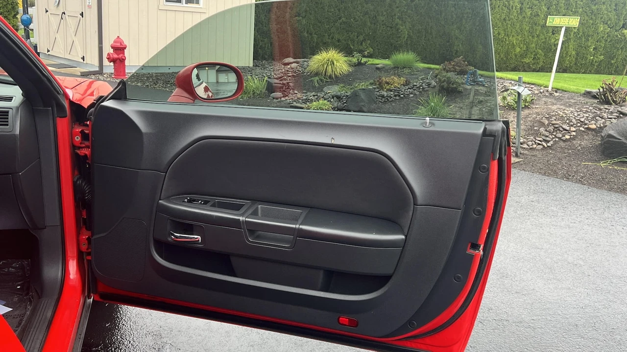 2010 Dodge Challenger 3rd Gen - Image 14 of 25