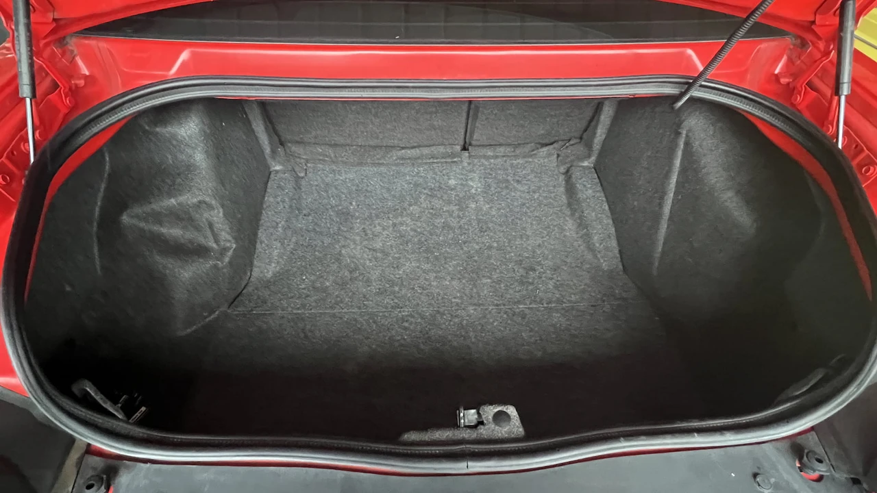 2010 Dodge Challenger 3rd Gen - Image 15 of 25