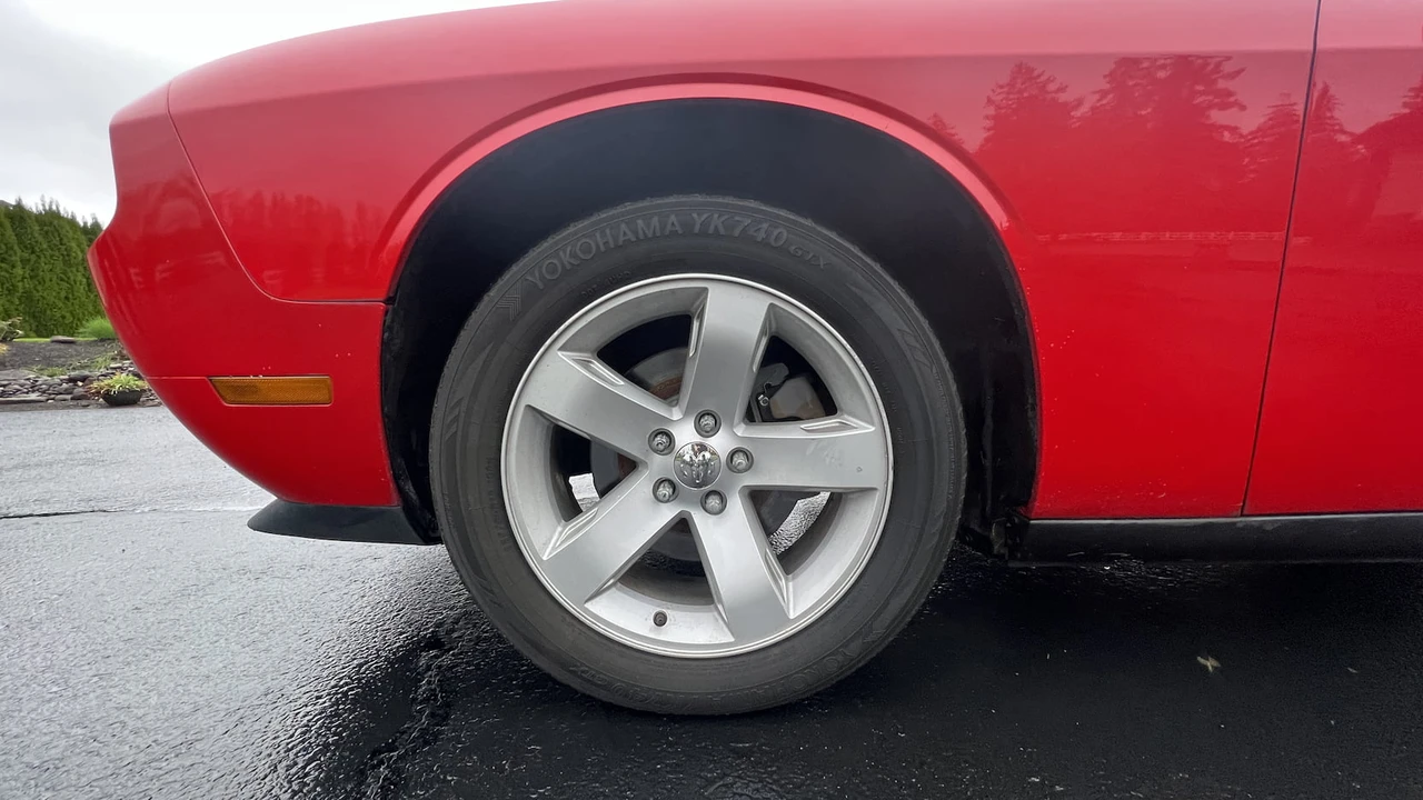 2010 Dodge Challenger 3rd Gen - Image 17 of 25