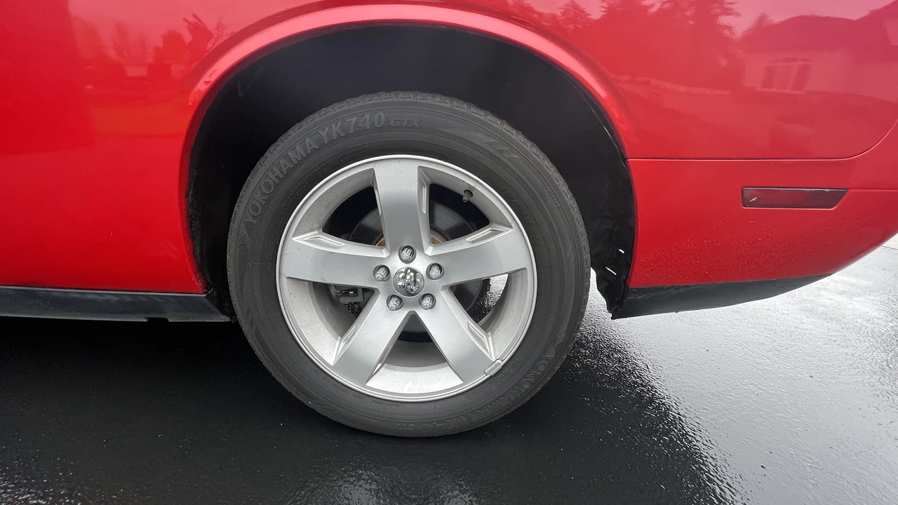 2010 Dodge Challenger 3rd Gen - Image 18 of 25