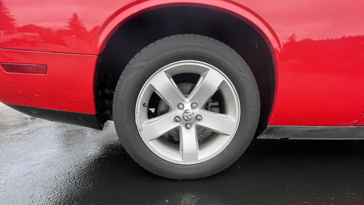 2010 Dodge Challenger 3rd Gen - Image 19 of 25