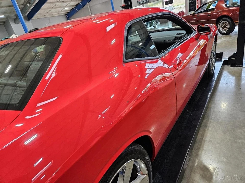 2010 Dodge Challenger 3rd Gen - Image 7 of 14