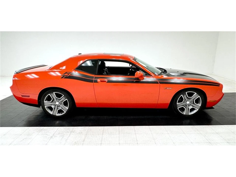2010 Dodge Challenger 3rd Gen - Image 6 of 31