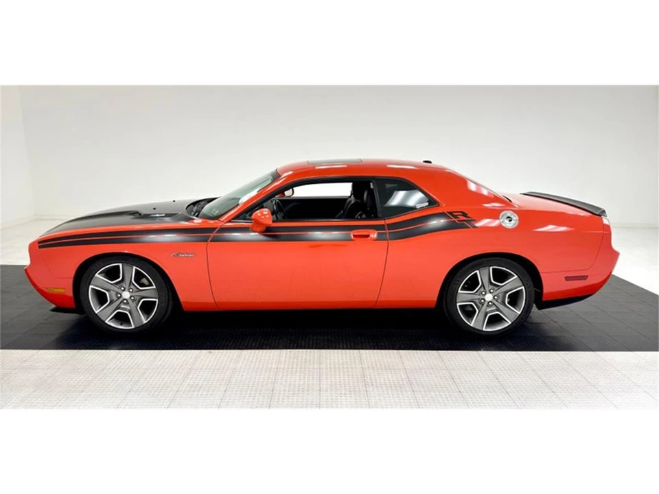 2010 Dodge Challenger 3rd Gen - Image 2 of 31