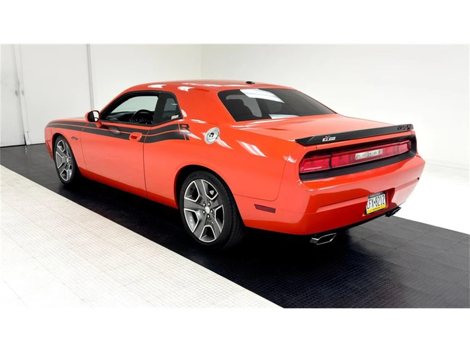 2010 Dodge Challenger 3rd Gen - Image 3 of 31