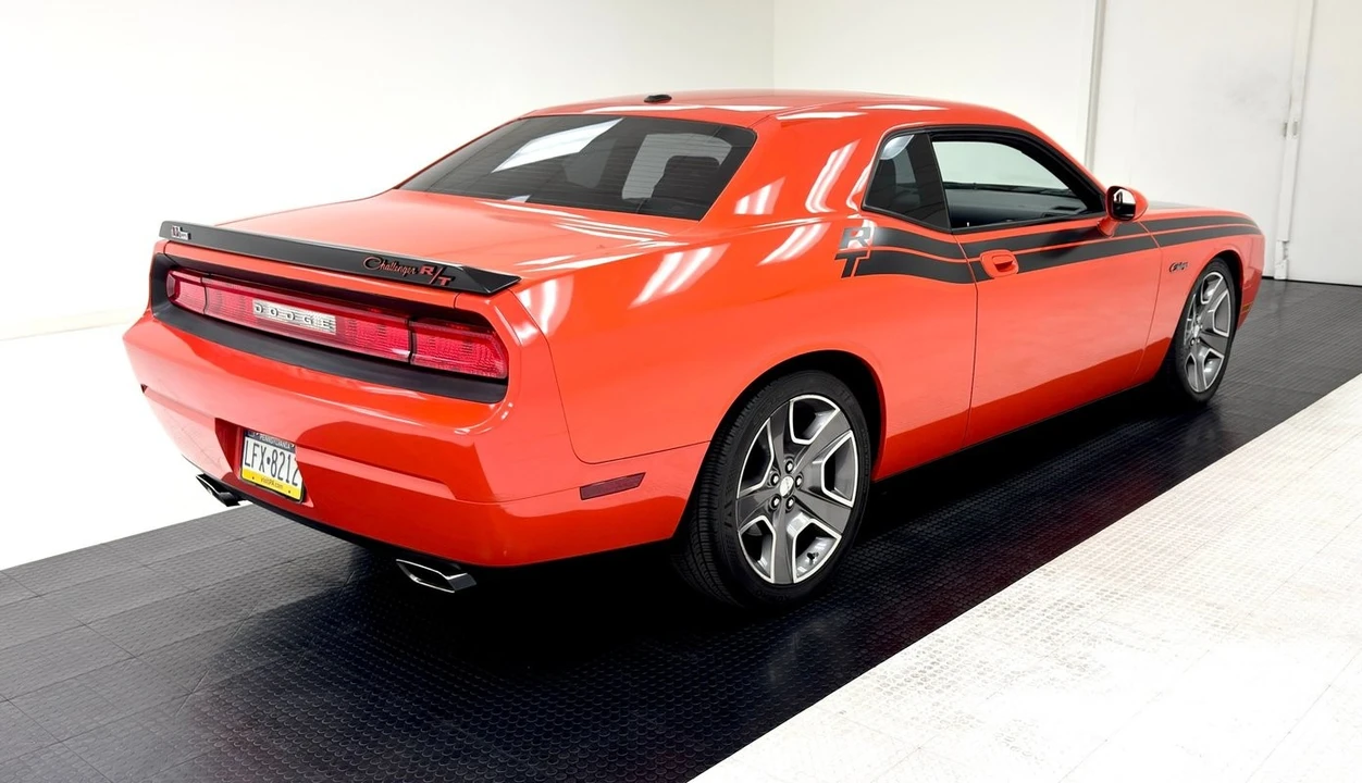 2010 Dodge Challenger - Image 5 of 31