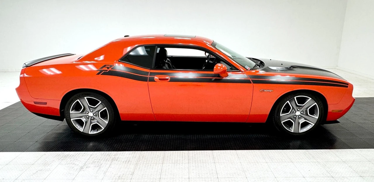 2010 Dodge Challenger - Image 6 of 31