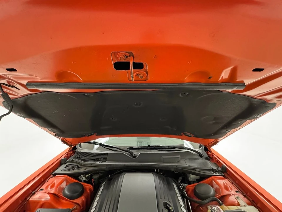 2010 Dodge Challenger - Image 27 of 31
