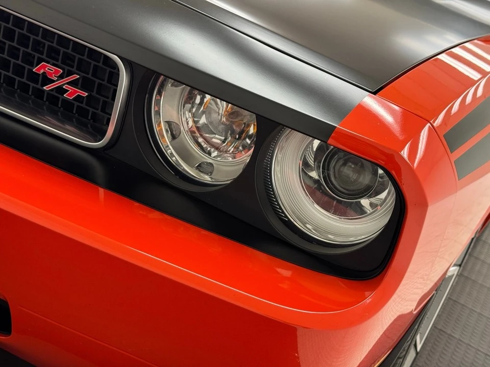 2010 Dodge Challenger - Image 10 of 31