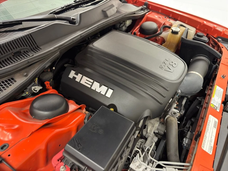 2010 Dodge Challenger - Image 28 of 31