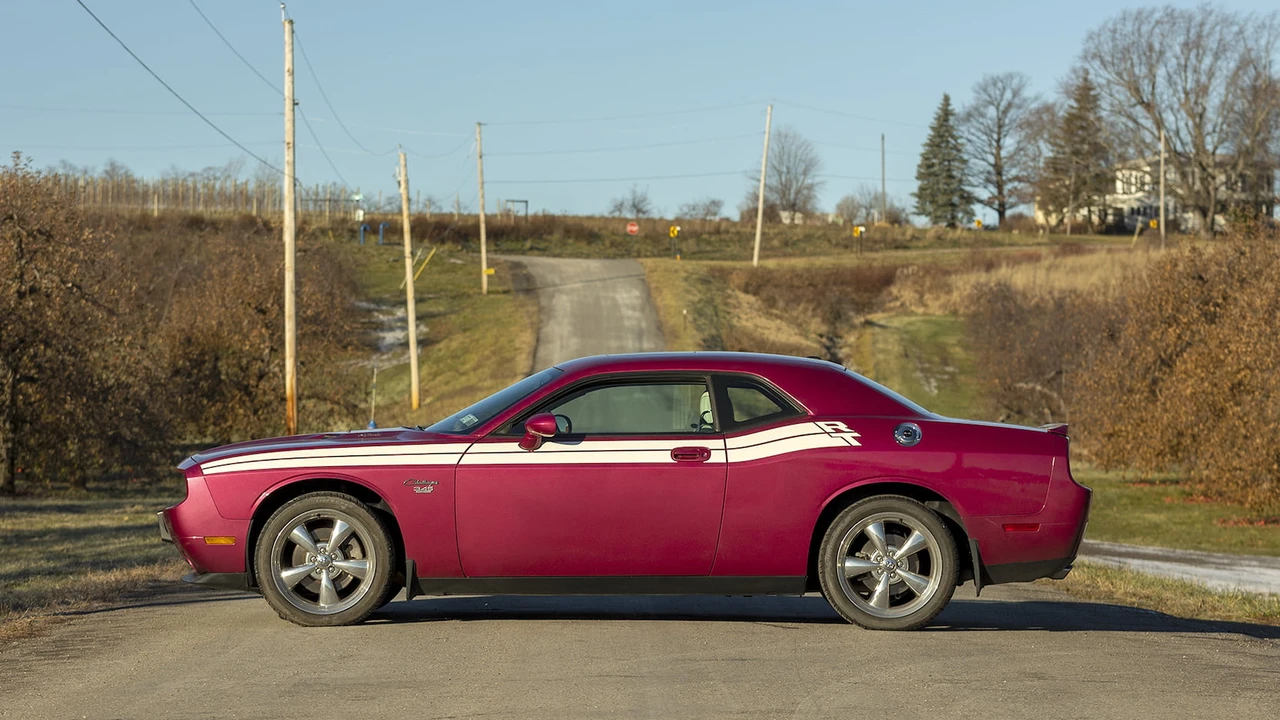 2010 Dodge Challenger 3rd Gen - Image 2 of 24