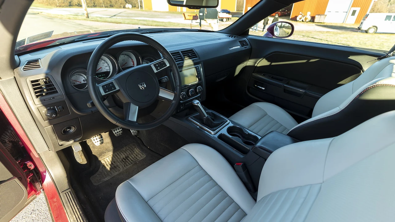 2010 Dodge Challenger 3rd Gen - Image 6 of 24