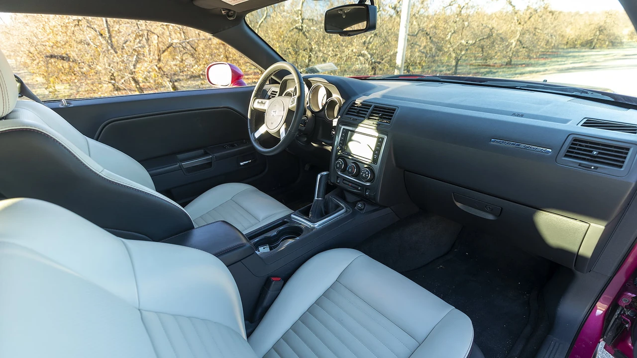 2010 Dodge Challenger 3rd Gen - Image 7 of 24