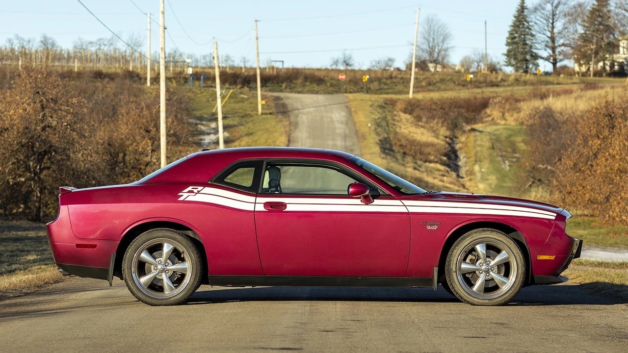 2010 Dodge Challenger 3rd Gen - Image 8 of 24