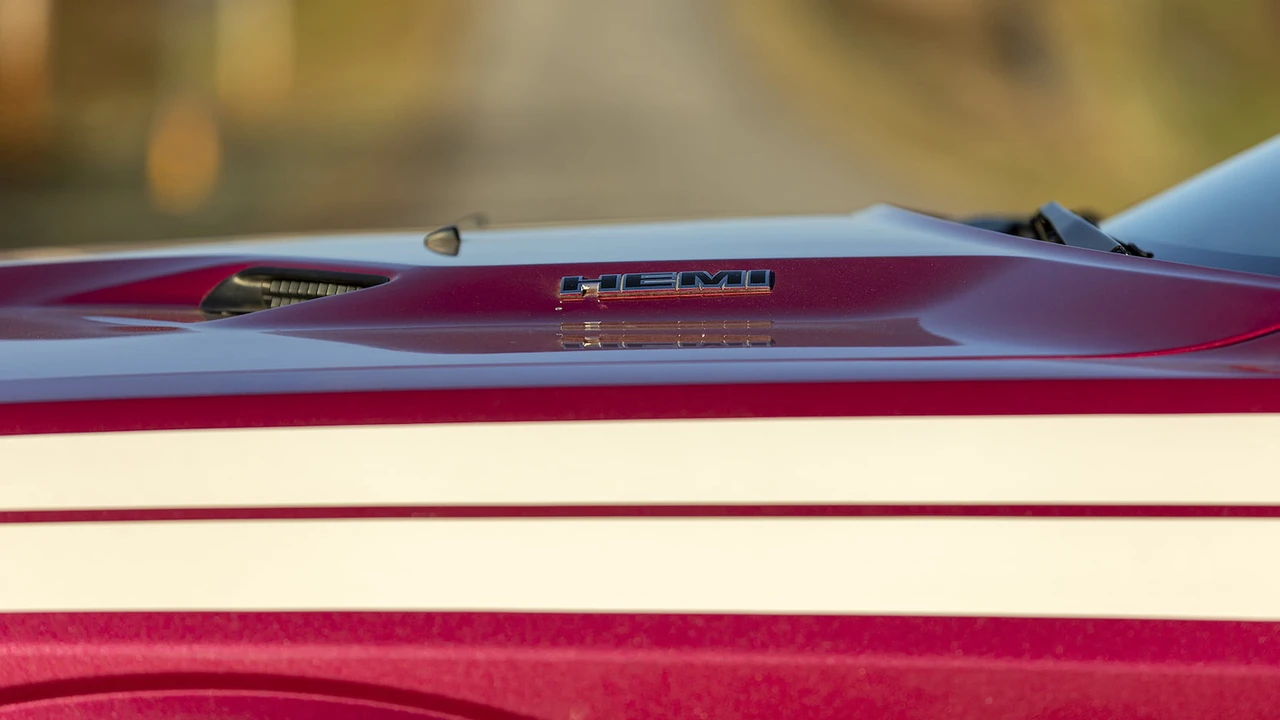 2010 Dodge Challenger 3rd Gen - Image 11 of 24