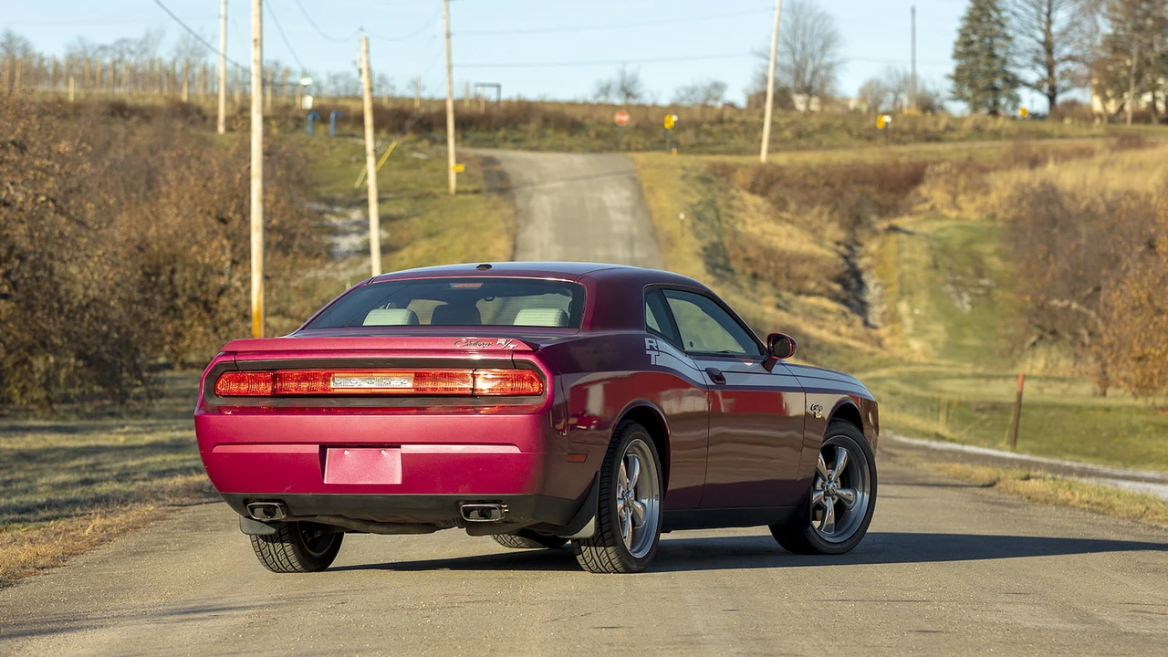 2010 Dodge Challenger 3rd Gen - Image 13 of 24