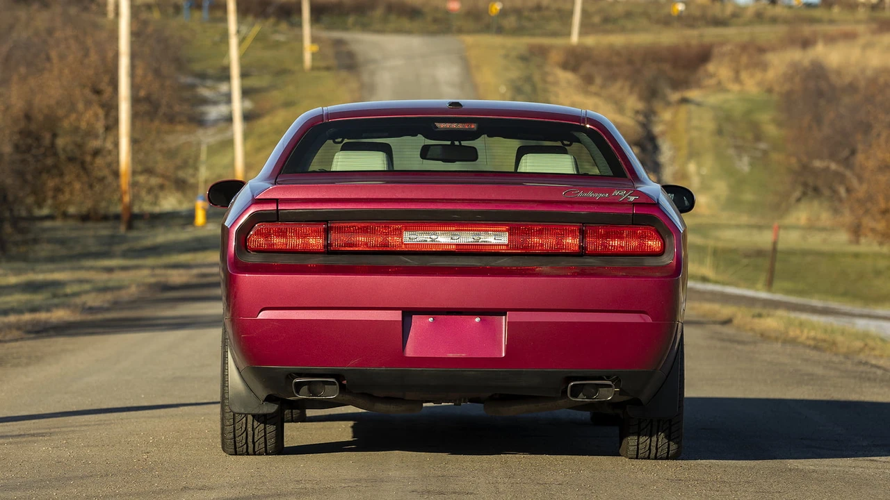 2010 Dodge Challenger 3rd Gen - Image 15 of 24