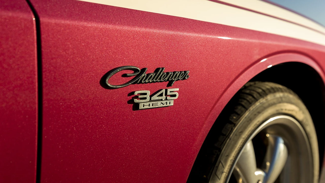 2010 Dodge Challenger 3rd Gen - Image 17 of 24