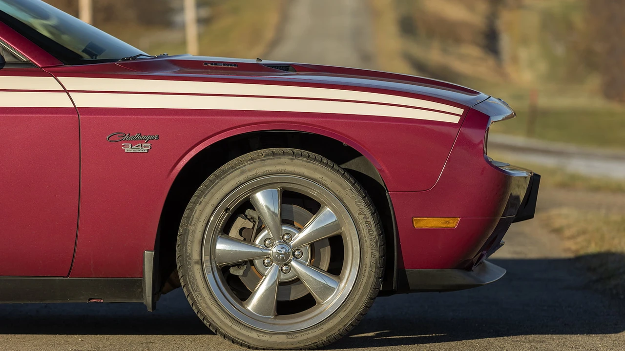 2010 Dodge Challenger 3rd Gen - Image 19 of 24