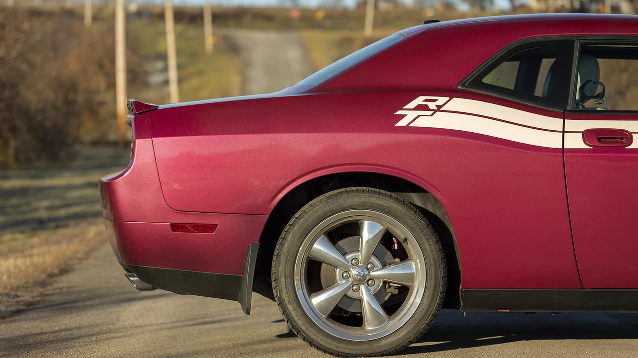 2010 Dodge Challenger 3rd Gen - Image 20 of 24