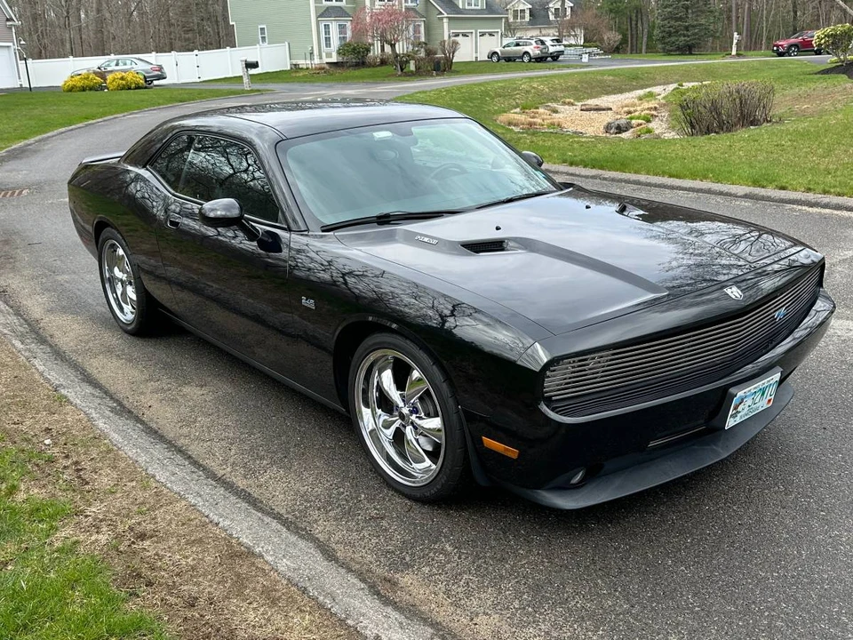 2010 Dodge Challenger 3rd Gen - Image 2 of 10