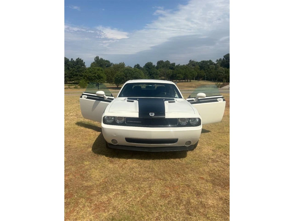 2010 Dodge Challenger 3rd Gen - Image 13 of 31