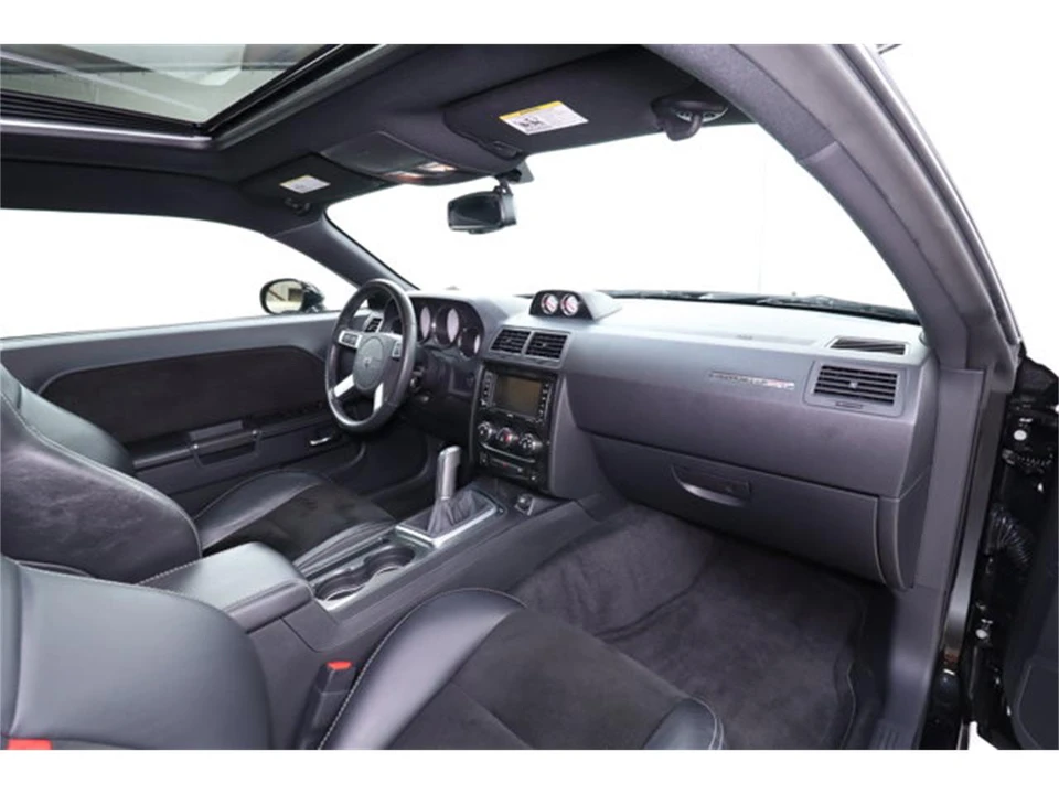 2010 Dodge Challenger 3rd Gen - Image 17 of 31