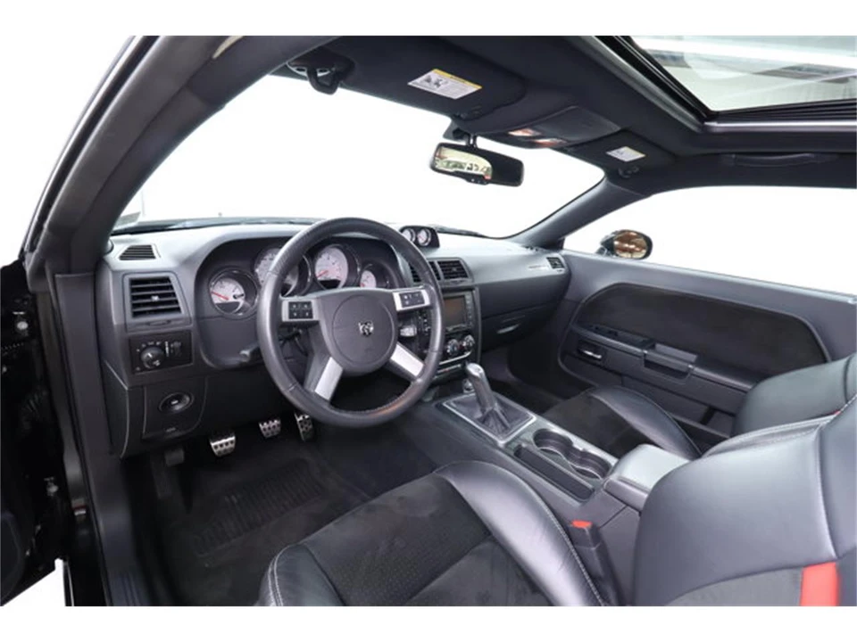 2010 Dodge Challenger 3rd Gen - Image 9 of 31