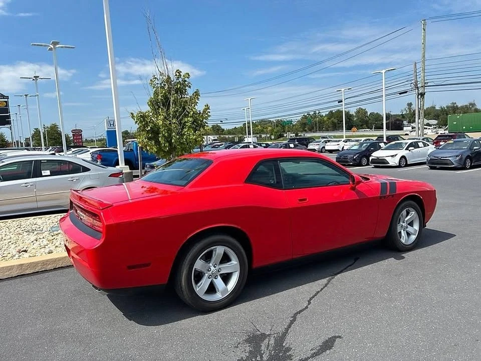 2010 Dodge Challenger 3rd Gen - Image 7 of 19