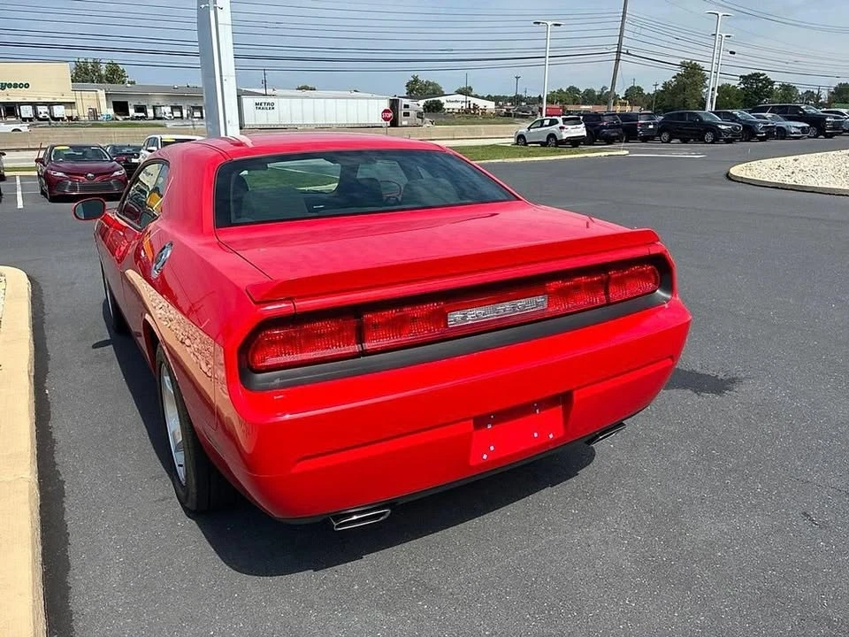 2010 Dodge Challenger 3rd Gen - Image 11 of 19