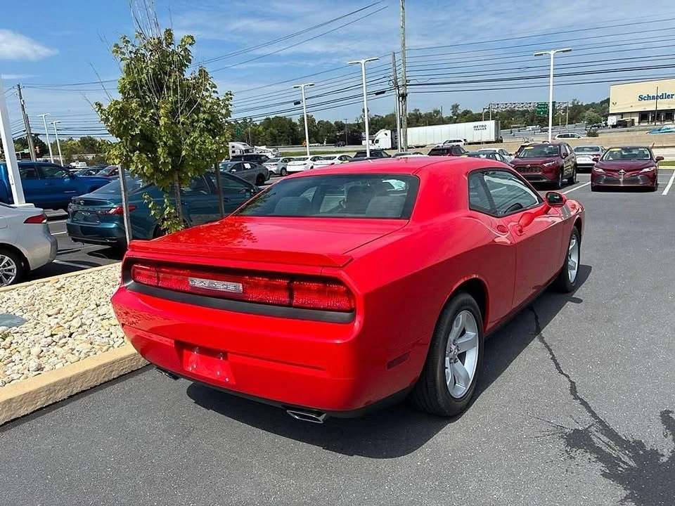 2010 Dodge Challenger 3rd Gen - Image 9 of 19