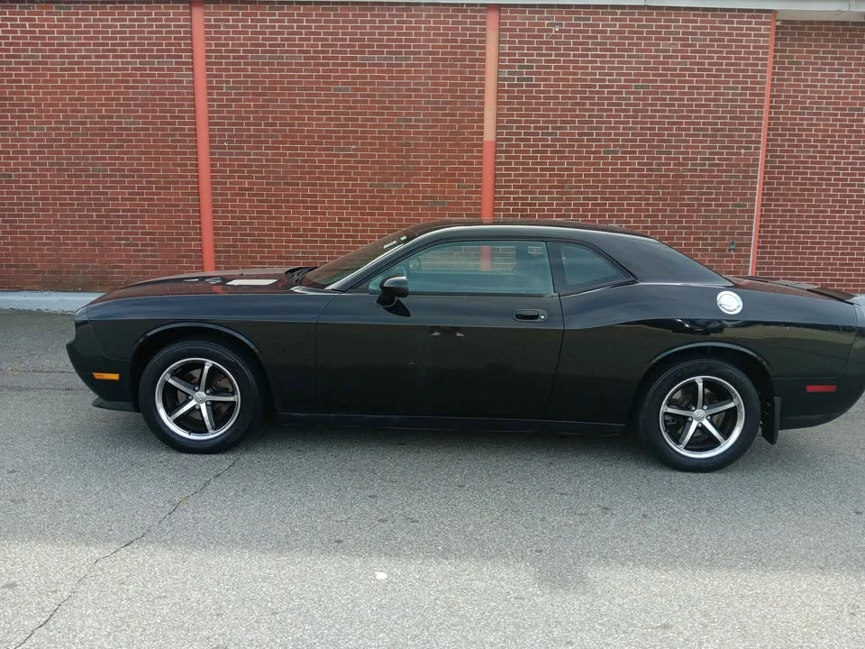 2010 Dodge Challenger 3rd Gen - Image 2 of 9
