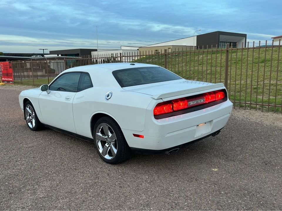 2010 Dodge Challenger 3rd Gen - Image 4 of 6