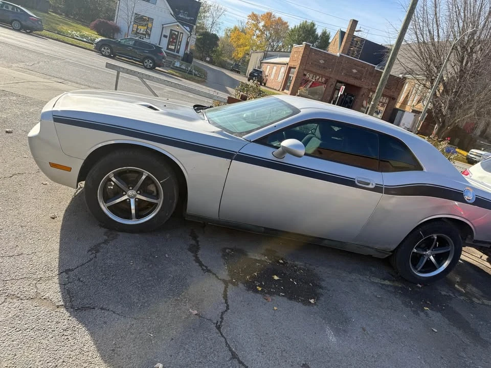 2010 Dodge Challenger 3rd Gen - Image 3 of 9