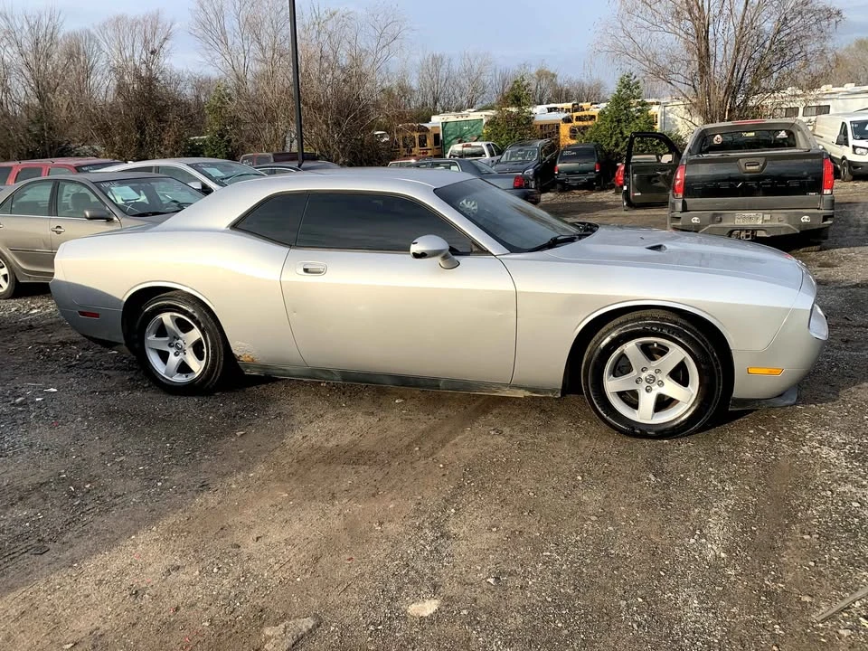 2010 Dodge Challenger 3rd Gen - Image 2 of 5