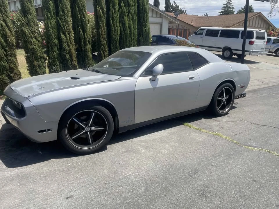 2010 Dodge Challenger 3rd Gen - Image 5 of 12