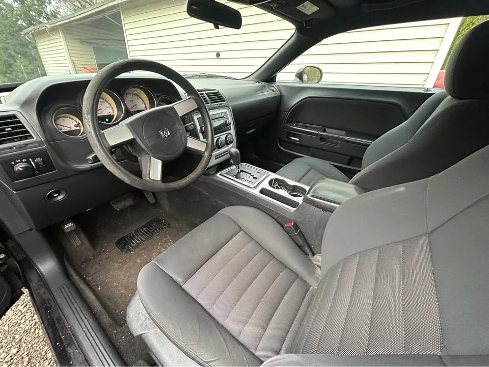 2010 Dodge Challenger 3rd Gen - Image 7 of 9