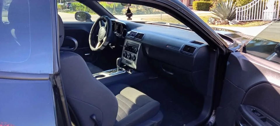 2010 Dodge Challenger 3rd Gen - Image 3 of 8