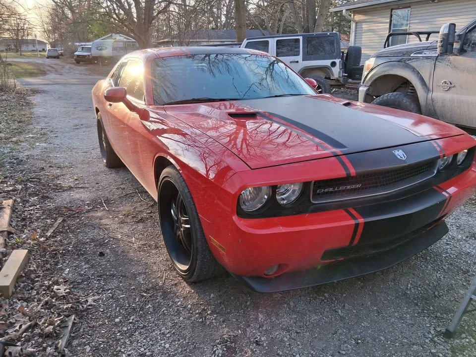 2010 Dodge Challenger - Image 2 of 9