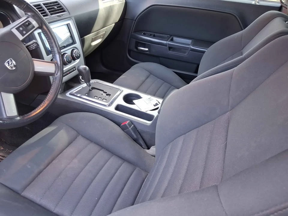 2010 Dodge Challenger - Image 7 of 9