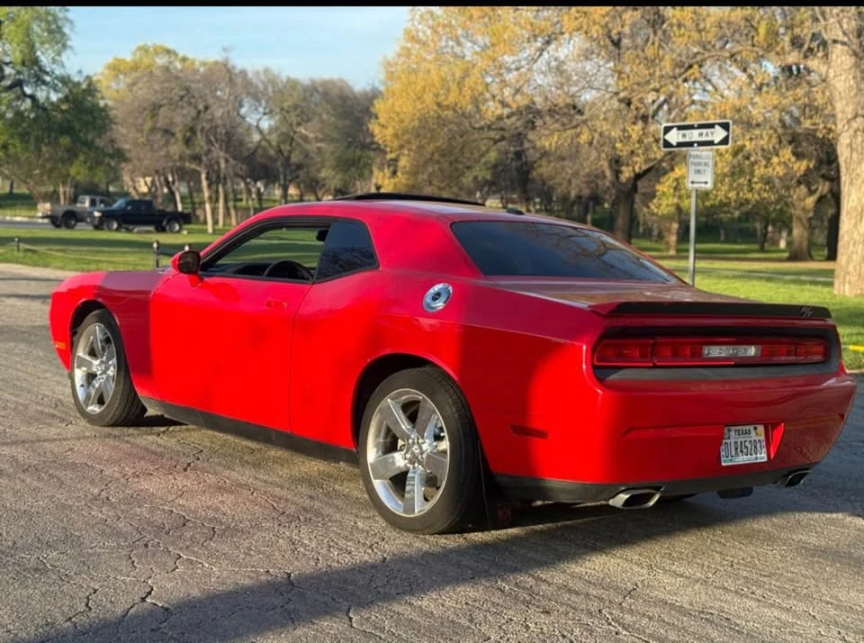 2010 Dodge Challenger 3rd Gen - Image 4 of 11